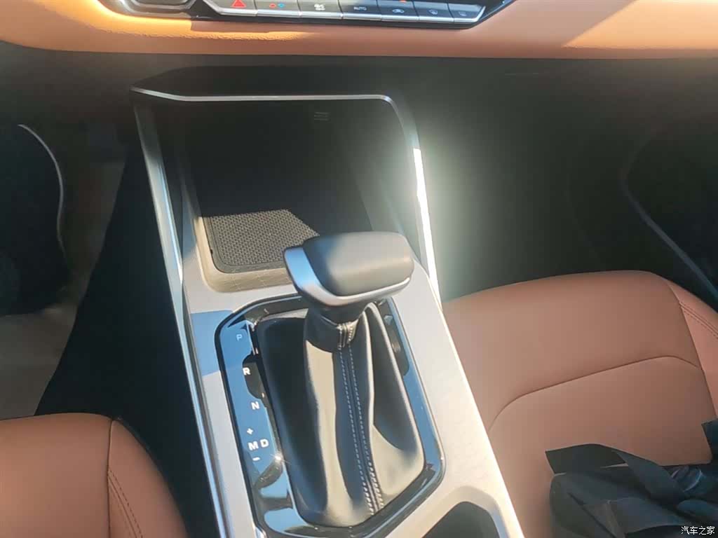Geely Emgrand, 2025 14