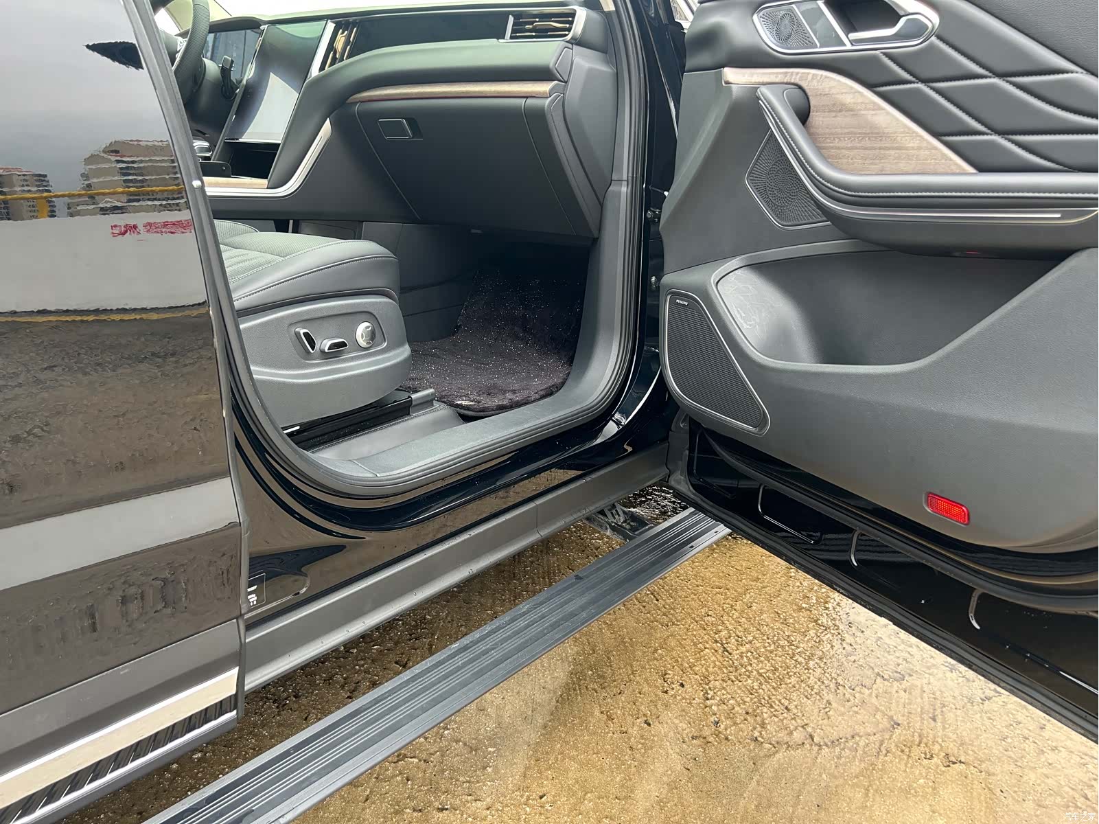 Hongqi HS7, 2024 10