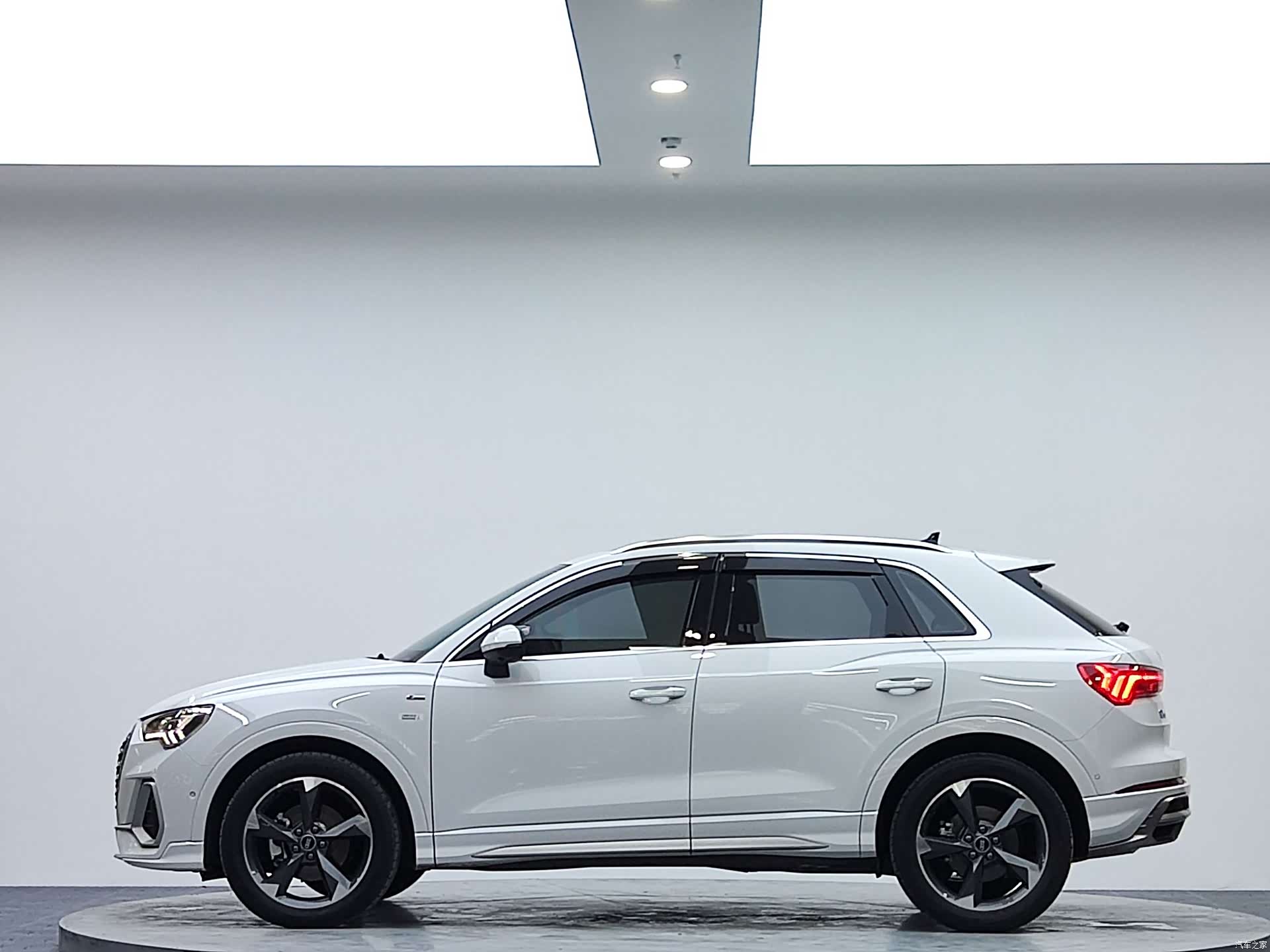 Audi Q3, 2022 все фото