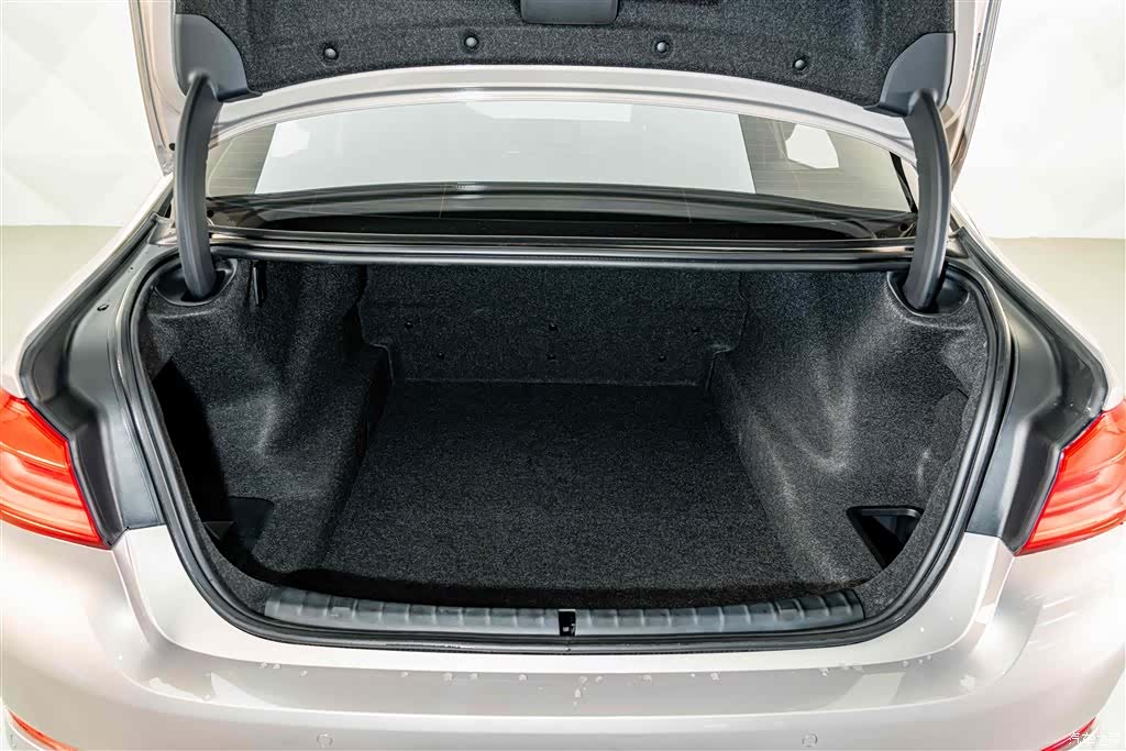 BMW 5 Series, 2019 23