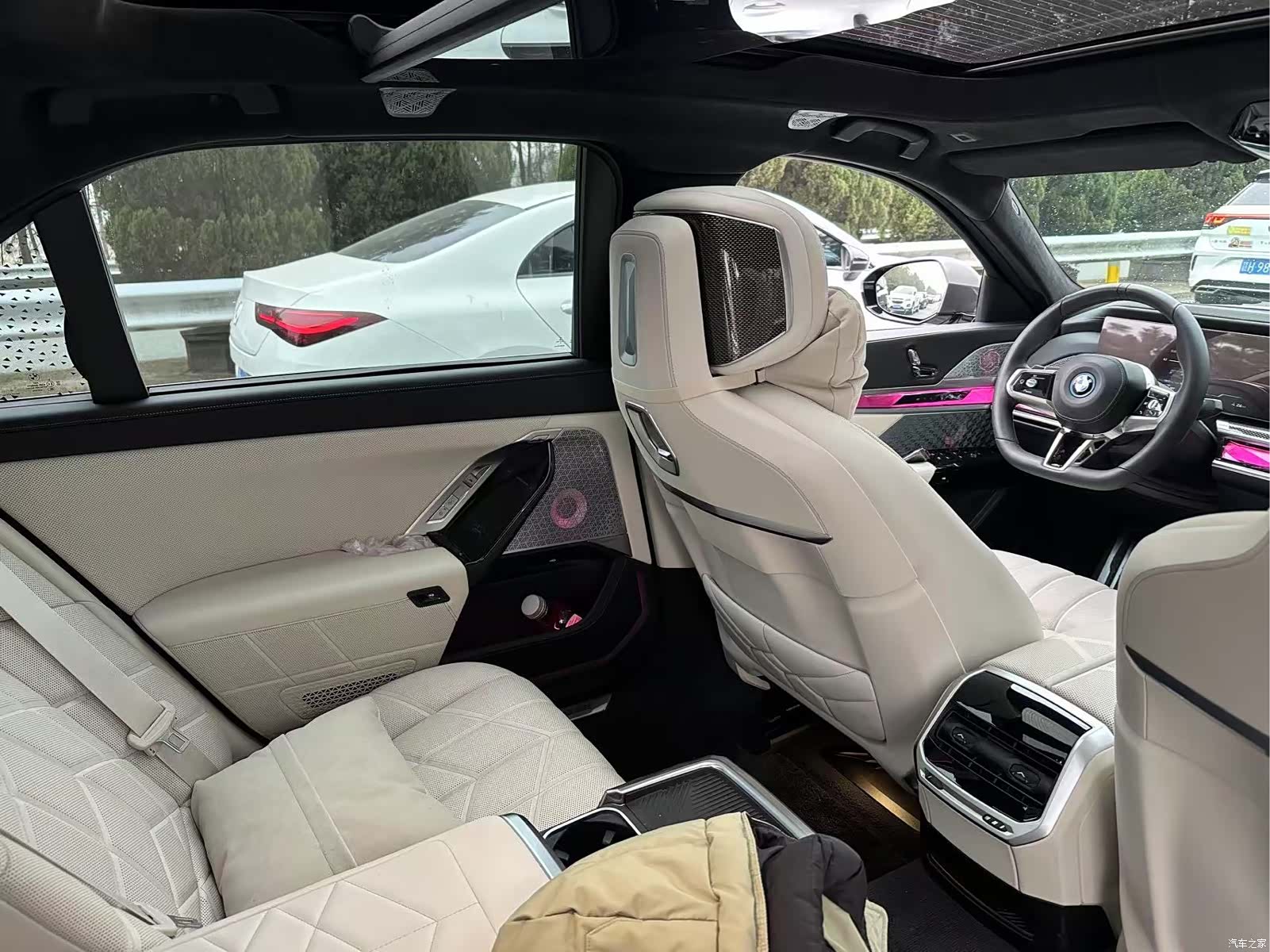 BMW i7, 2024 9