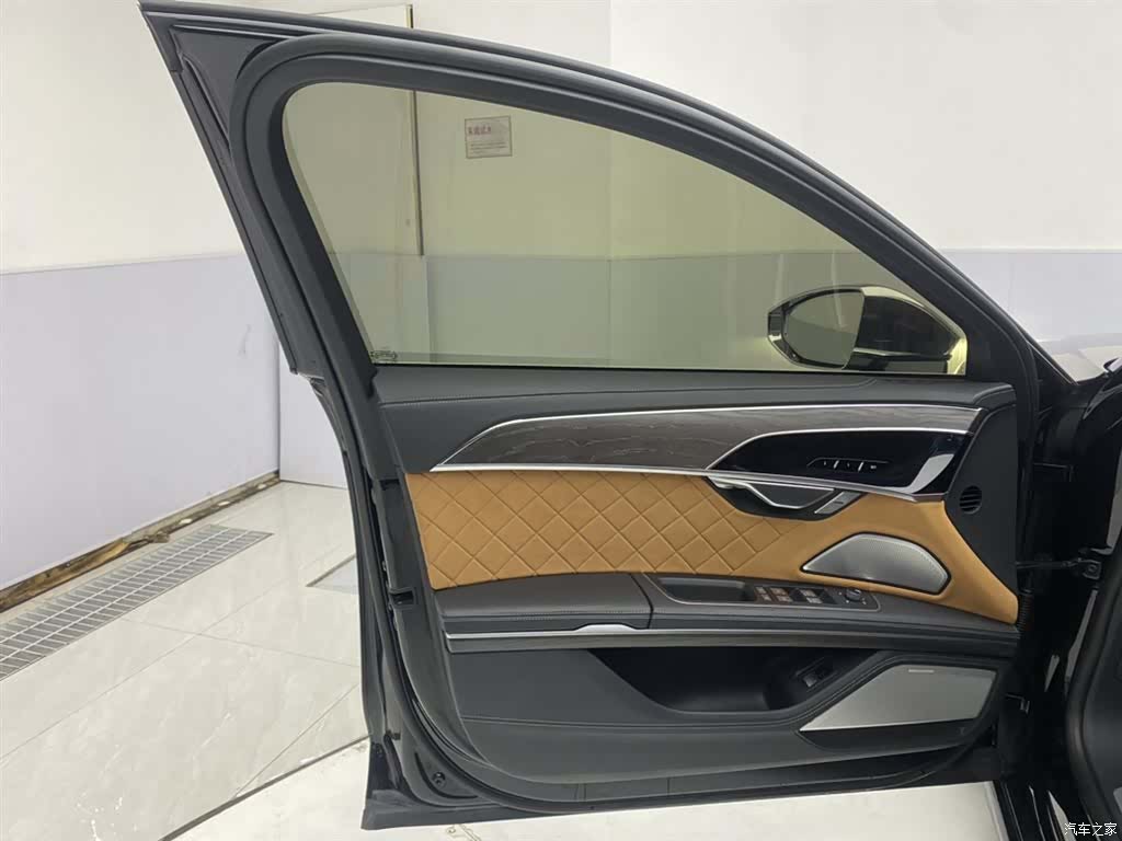 Audi A8L, 2022 27