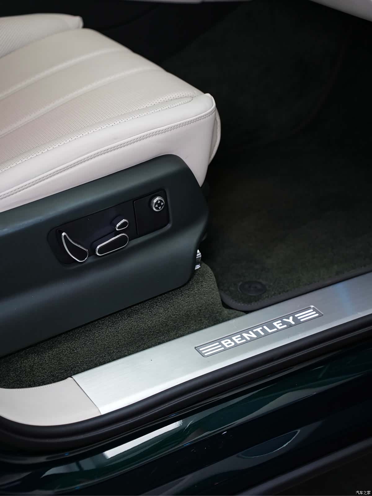 Bentley Bentayga, 2021 9