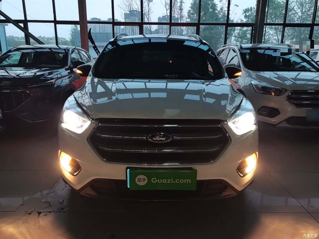 Ford Kuga, 2021 3