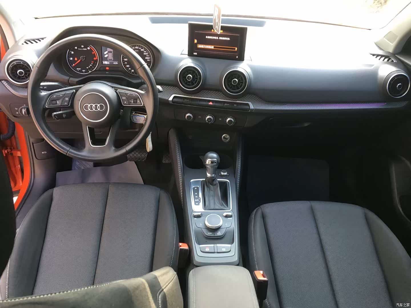 Audi Q2L, 2019 8