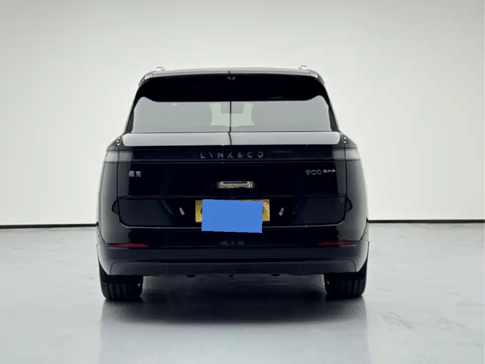 Lynk & Co 900