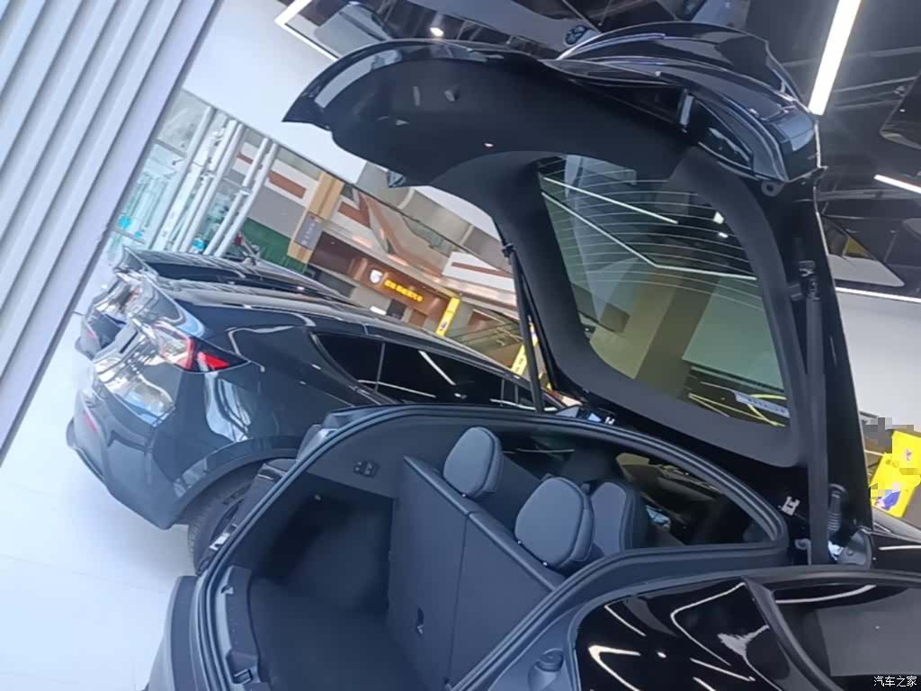 Tesla Model Y, 2026 19