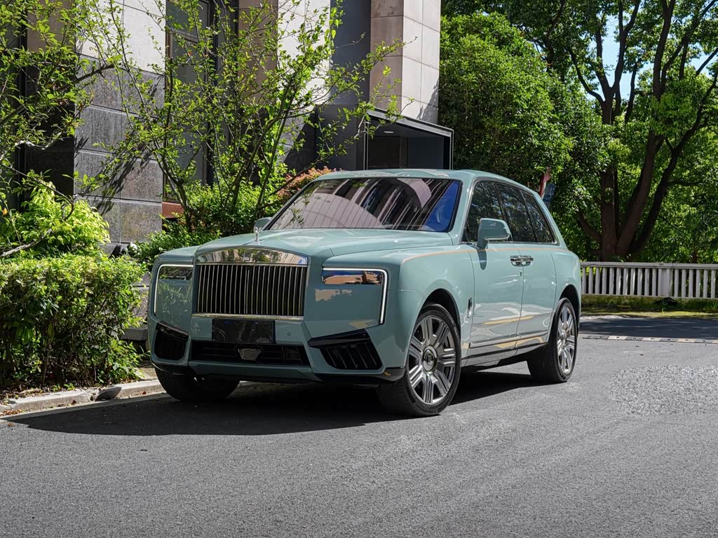 Rolls-Royce Cullinan 2025 мест