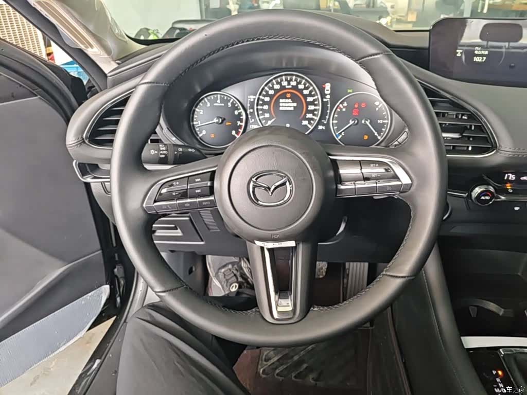 Mazda Mazda3, 2023 11