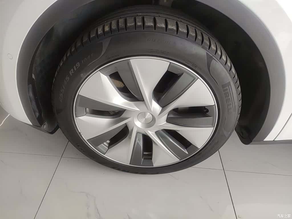 Tesla Model Y, 2023 23