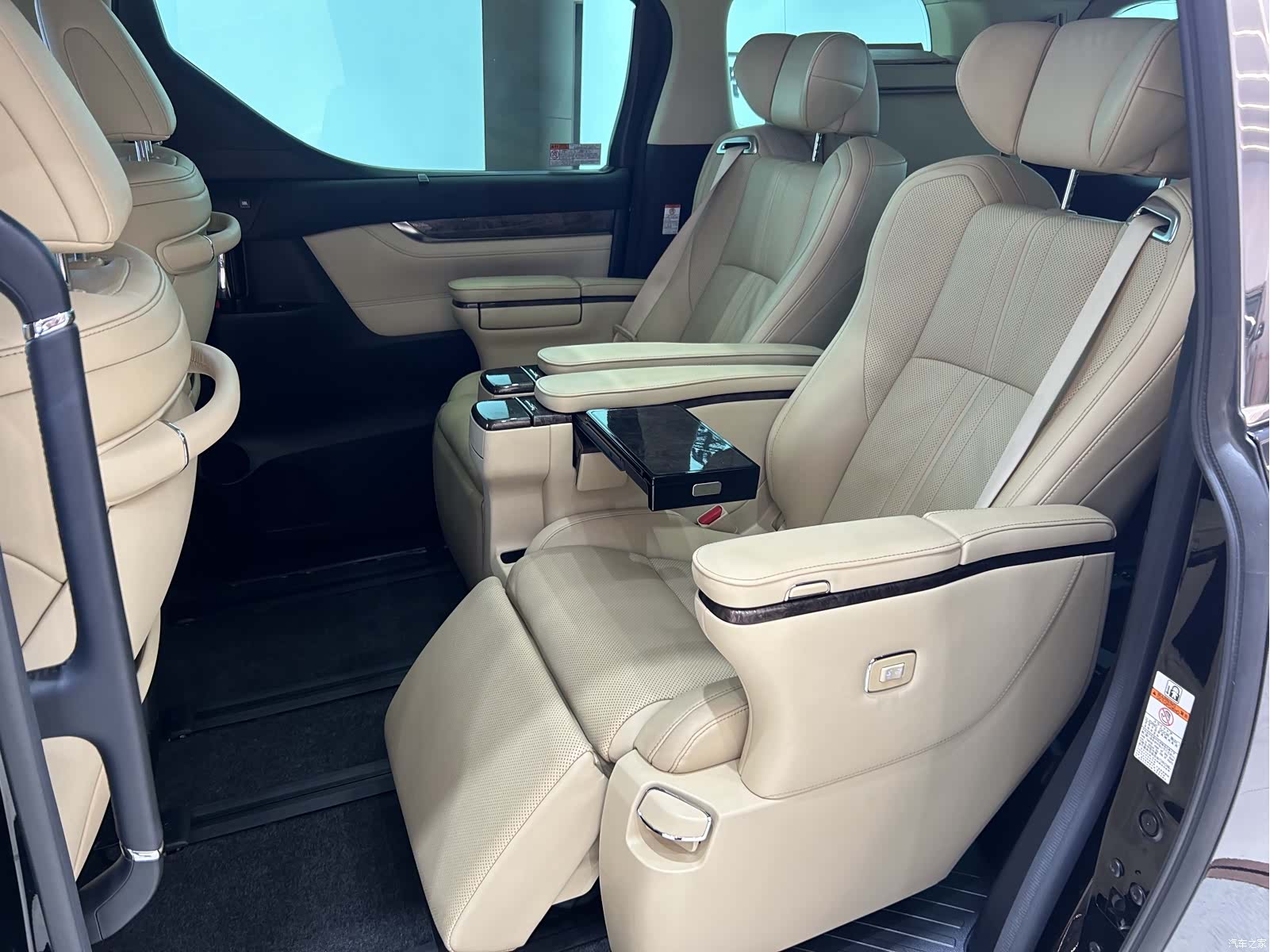 Toyota Alphard, 2021 19