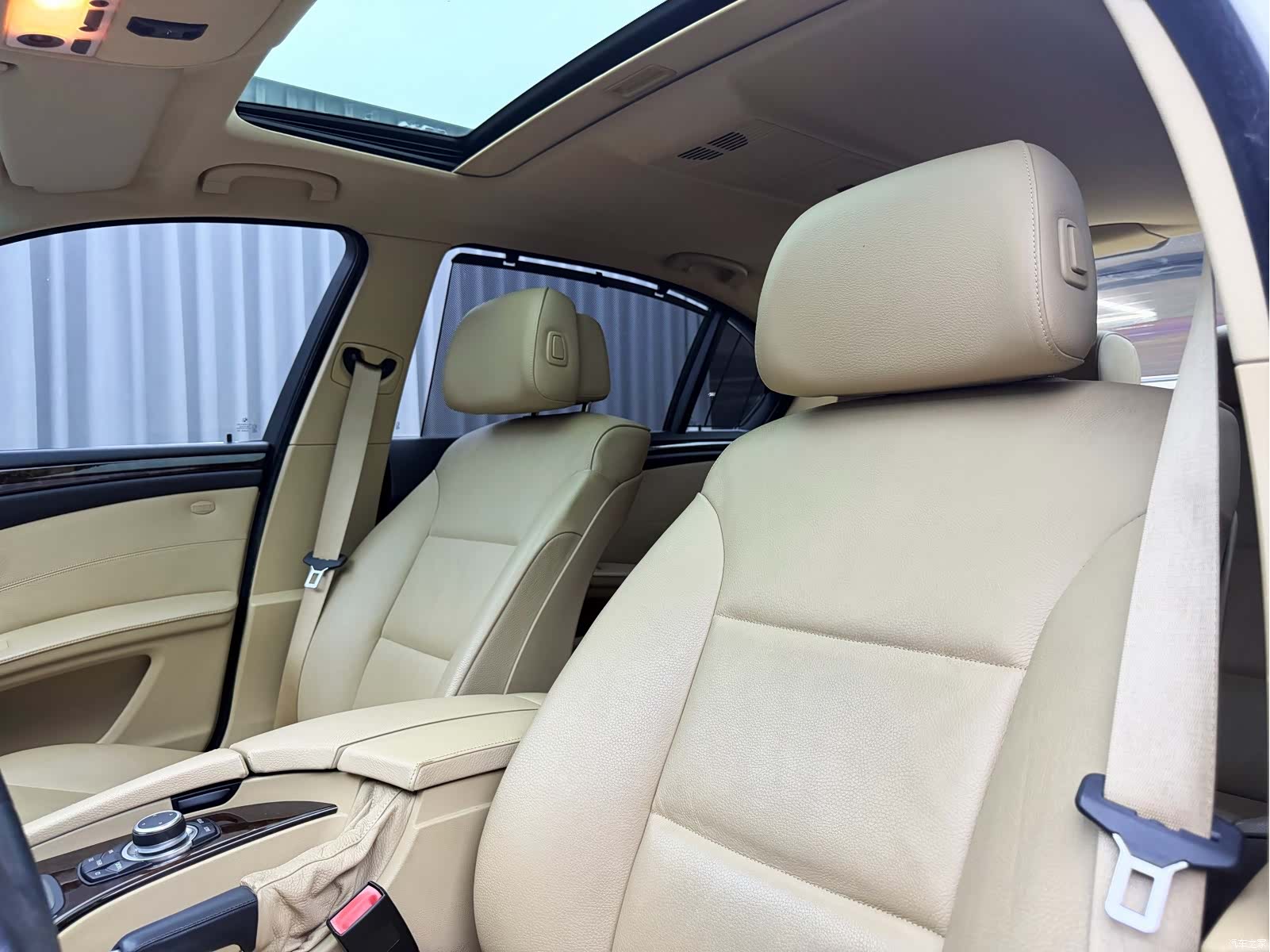 BMW 5 Series, 2010 20