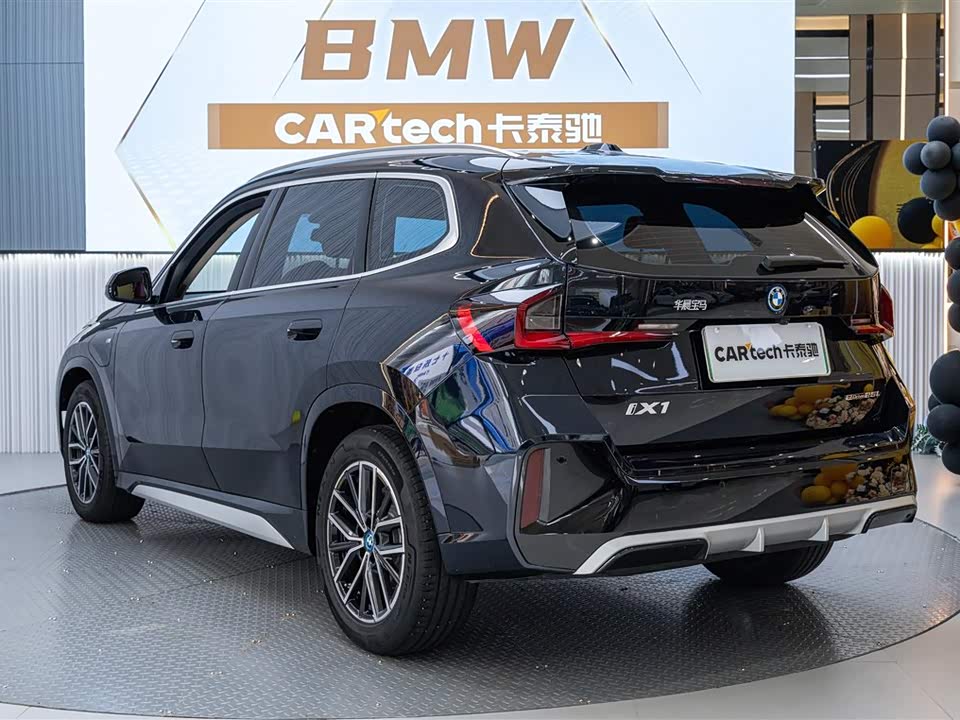 BMW iX1