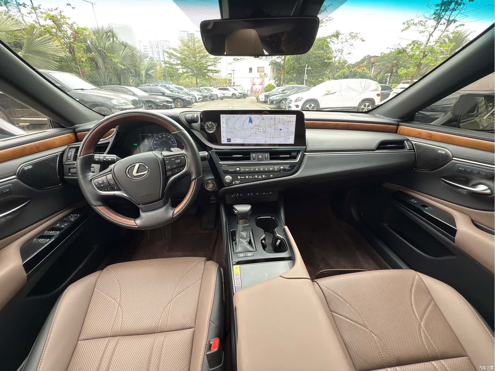 Lexus ES, 2024 4