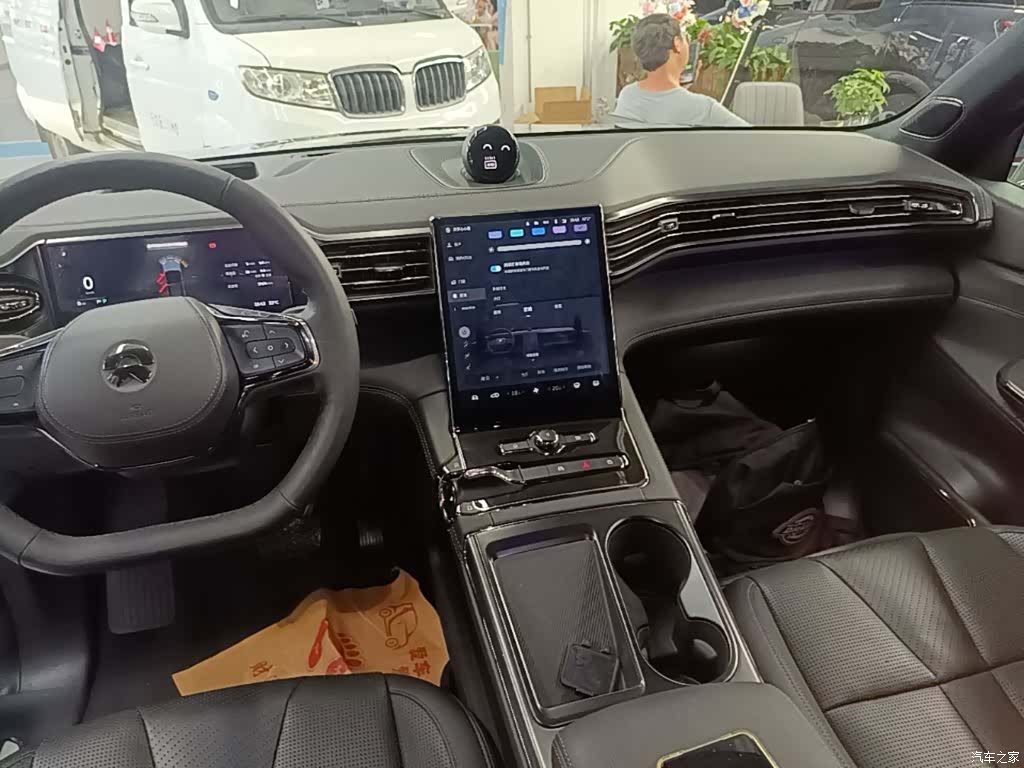 NIO ES8, 2022 13