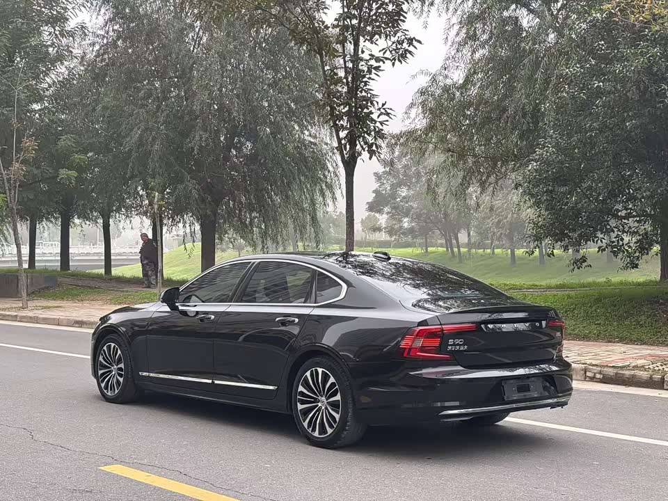 Volvo S90