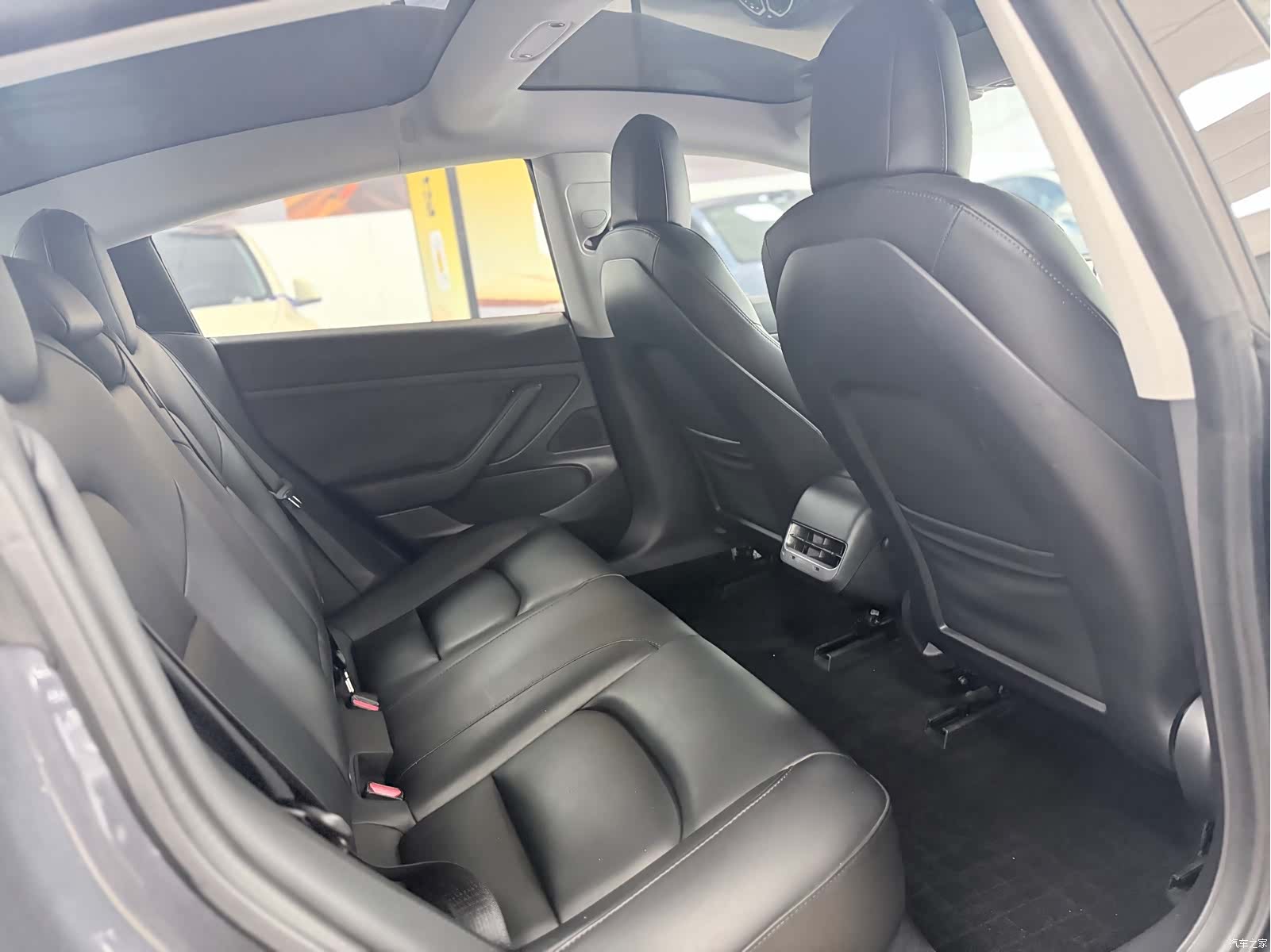 Tesla Model 3, 2020 10