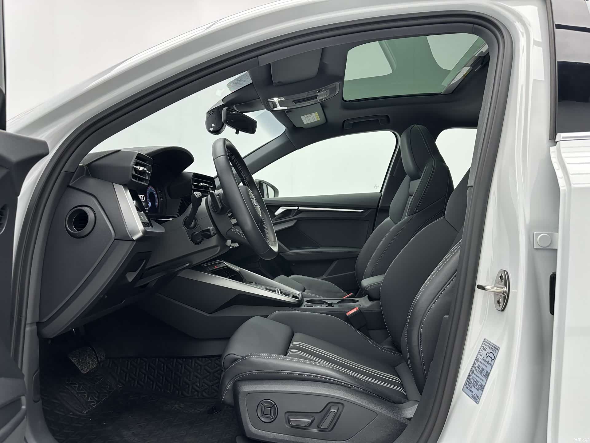 Audi A3, 2022 все фото