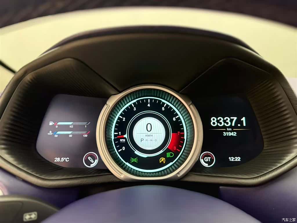 Aston Martin DB11, 2019 6