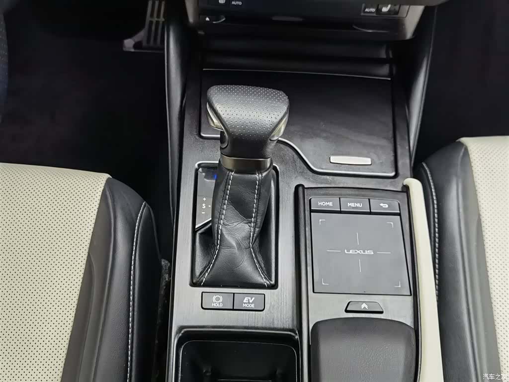 Lexus ES, 2022 13