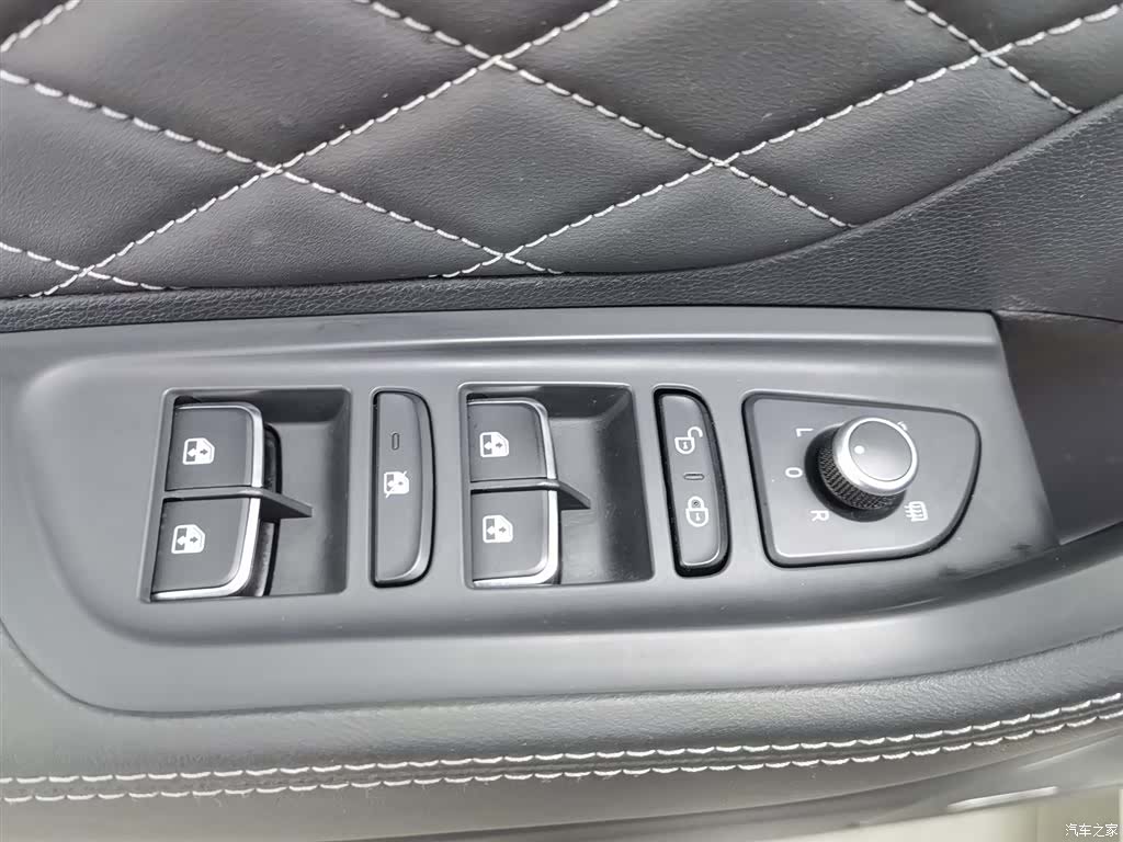 Hongqi HS7, 2019 9