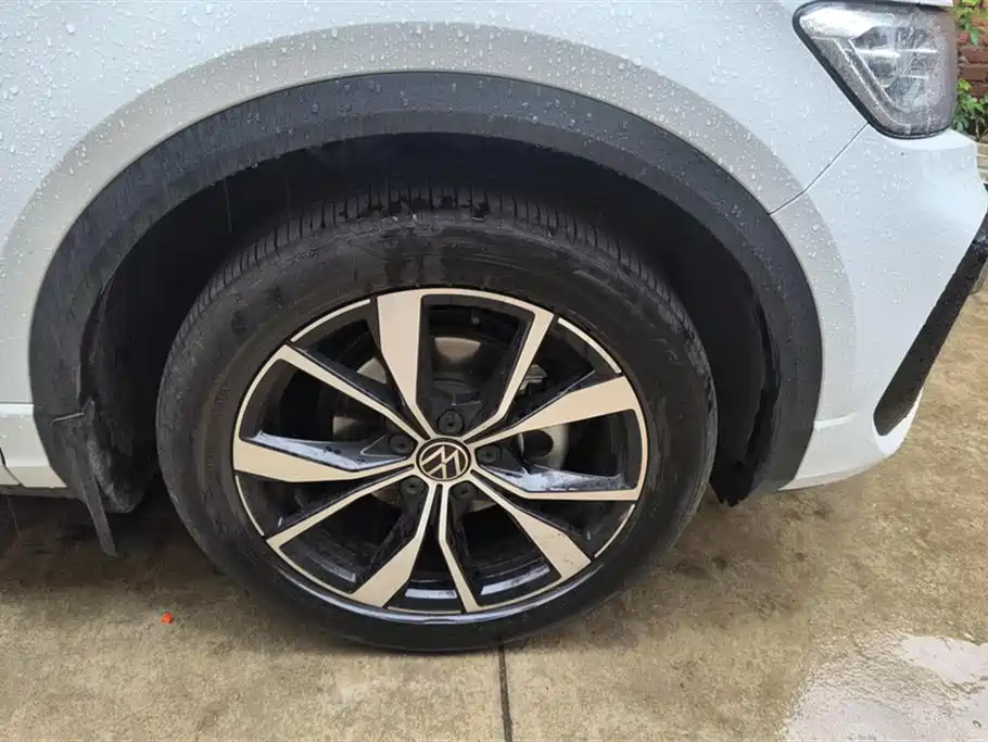 Volkswagen T-ROC exploring Songs