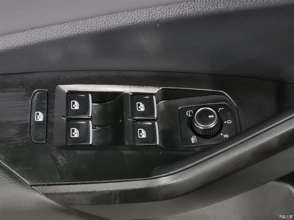 Volkswagen Sagitar, 2020 9