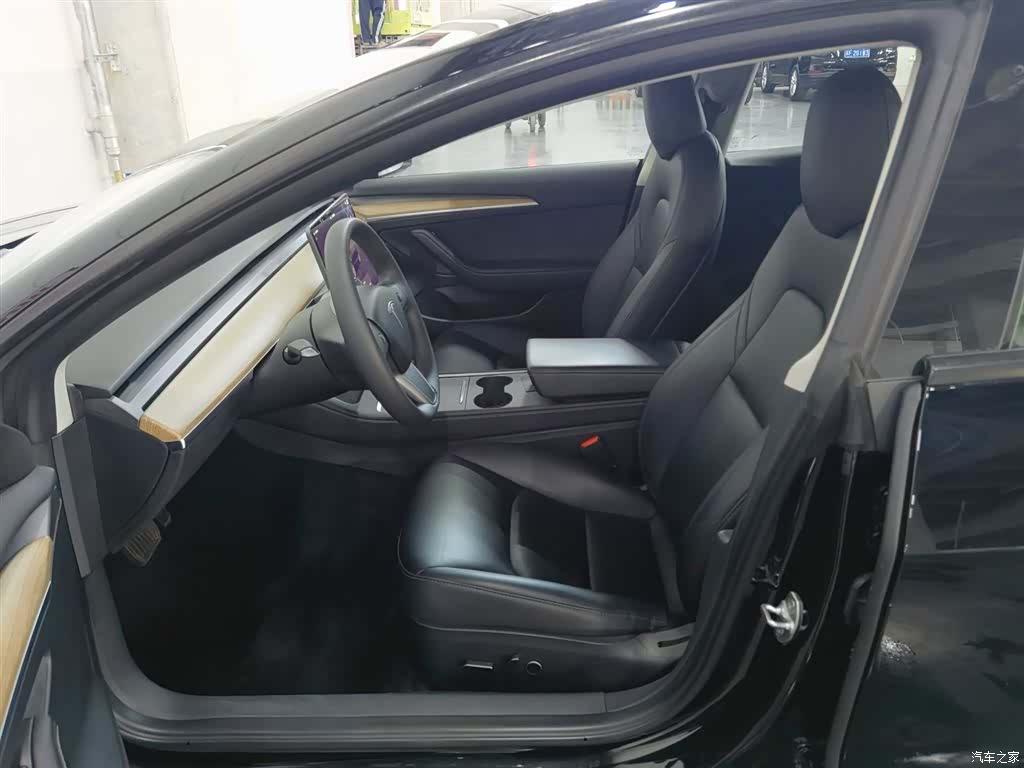 Tesla Model 3, 2023 10