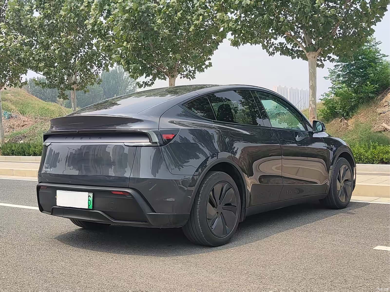 Tesla Model Y, 2025 9
