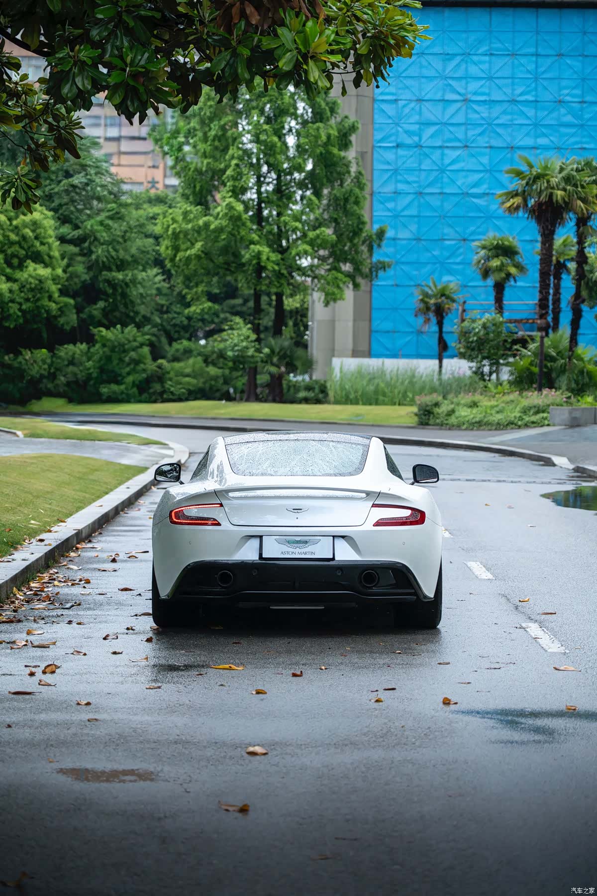 Aston Martin Vanquish, 2013 9