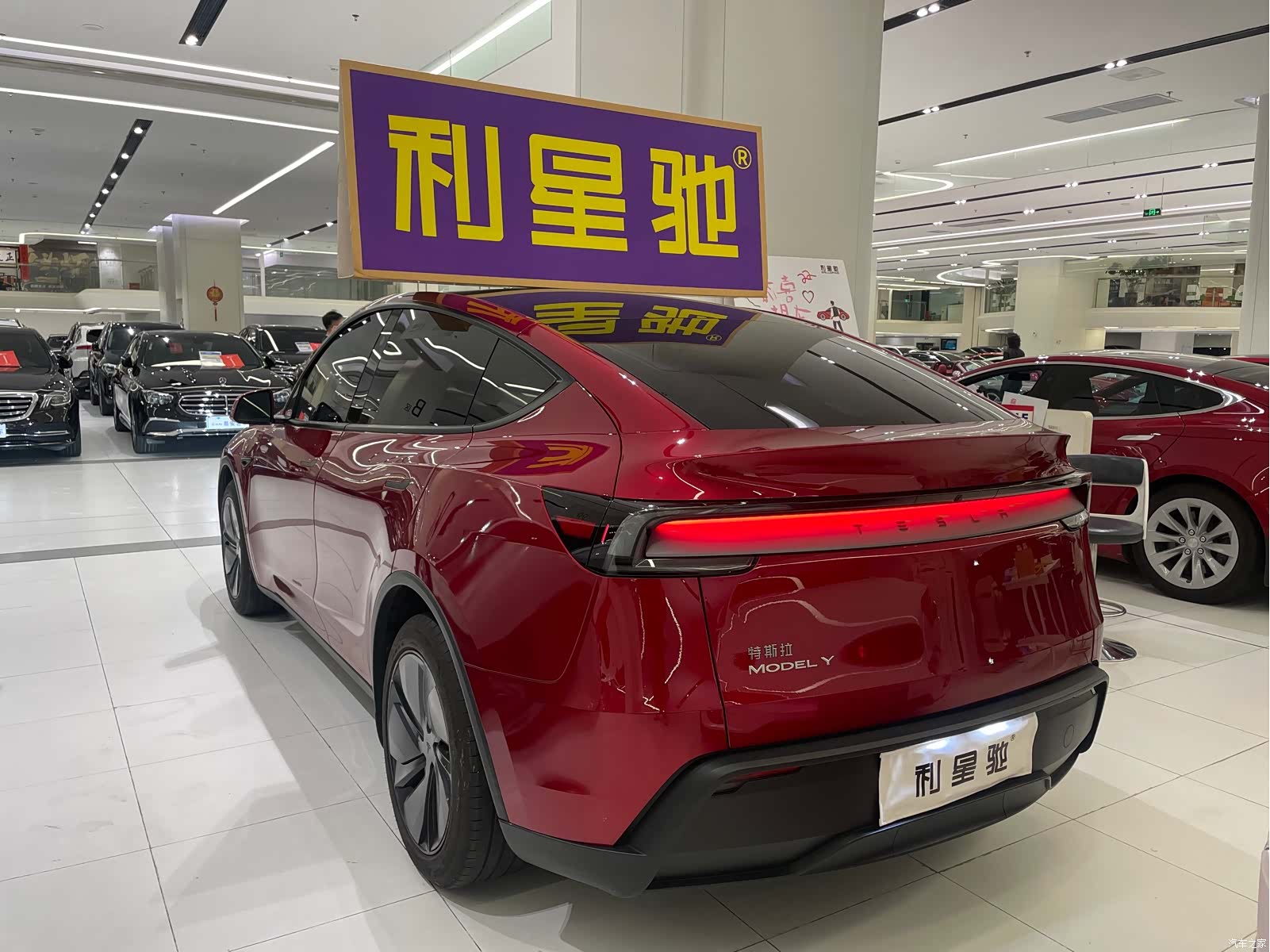 Tesla Model Y, 2025 4