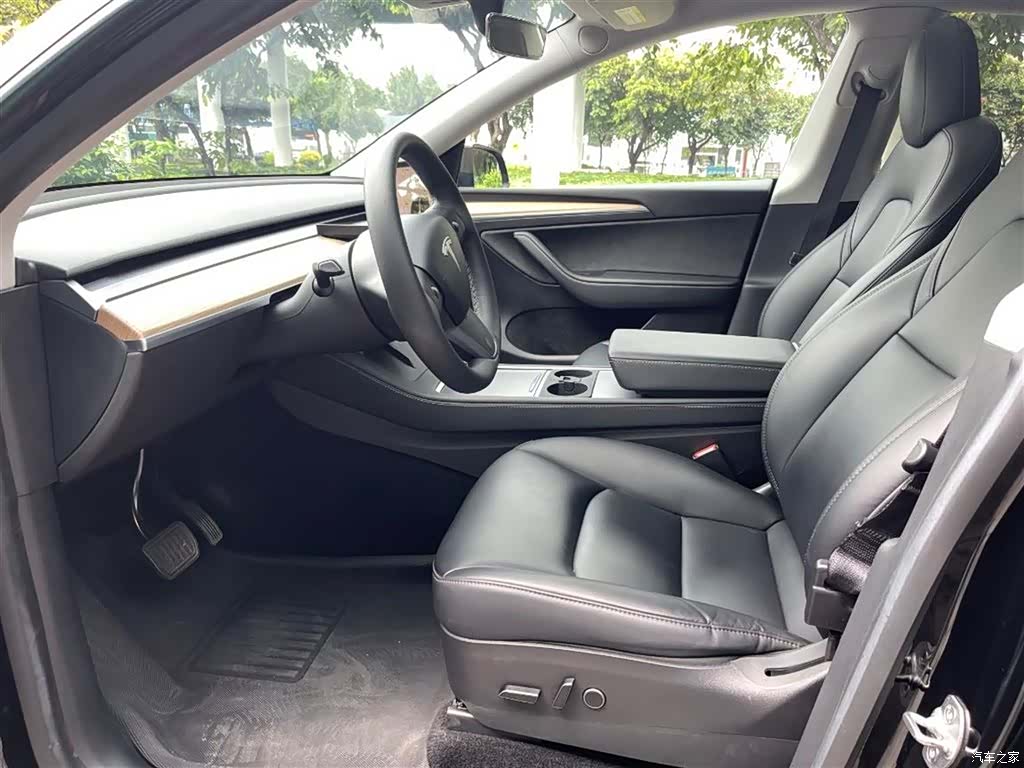 Tesla Model Y, 2022 4