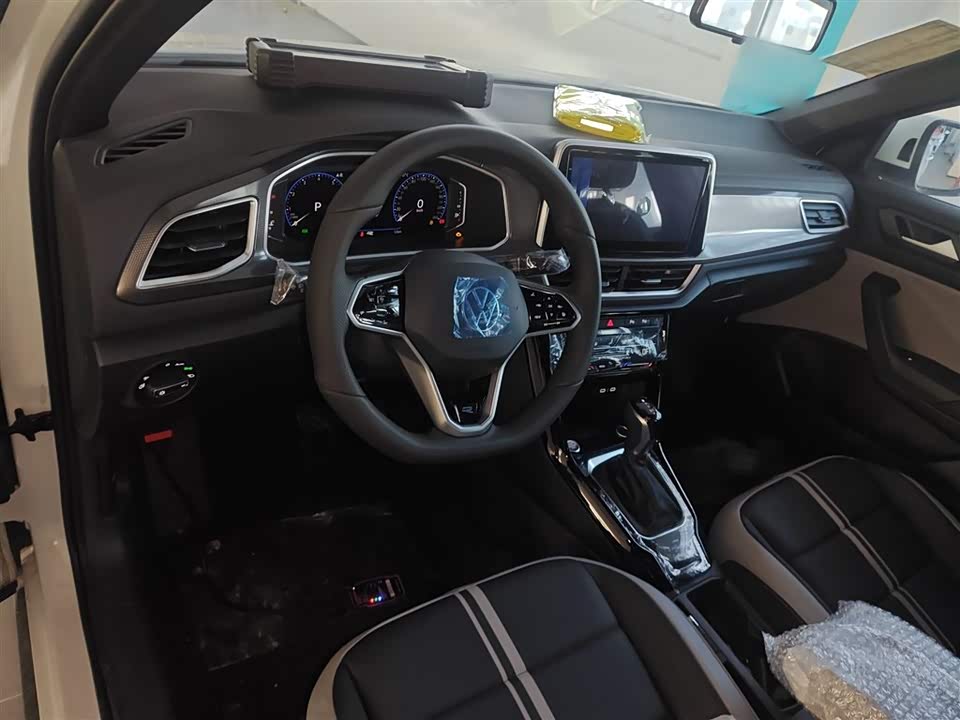 Volkswagen T-ROC exploring Songs