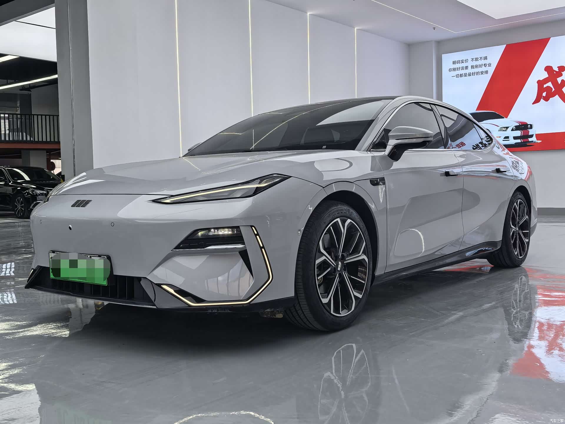 Geely E8, 2025 1