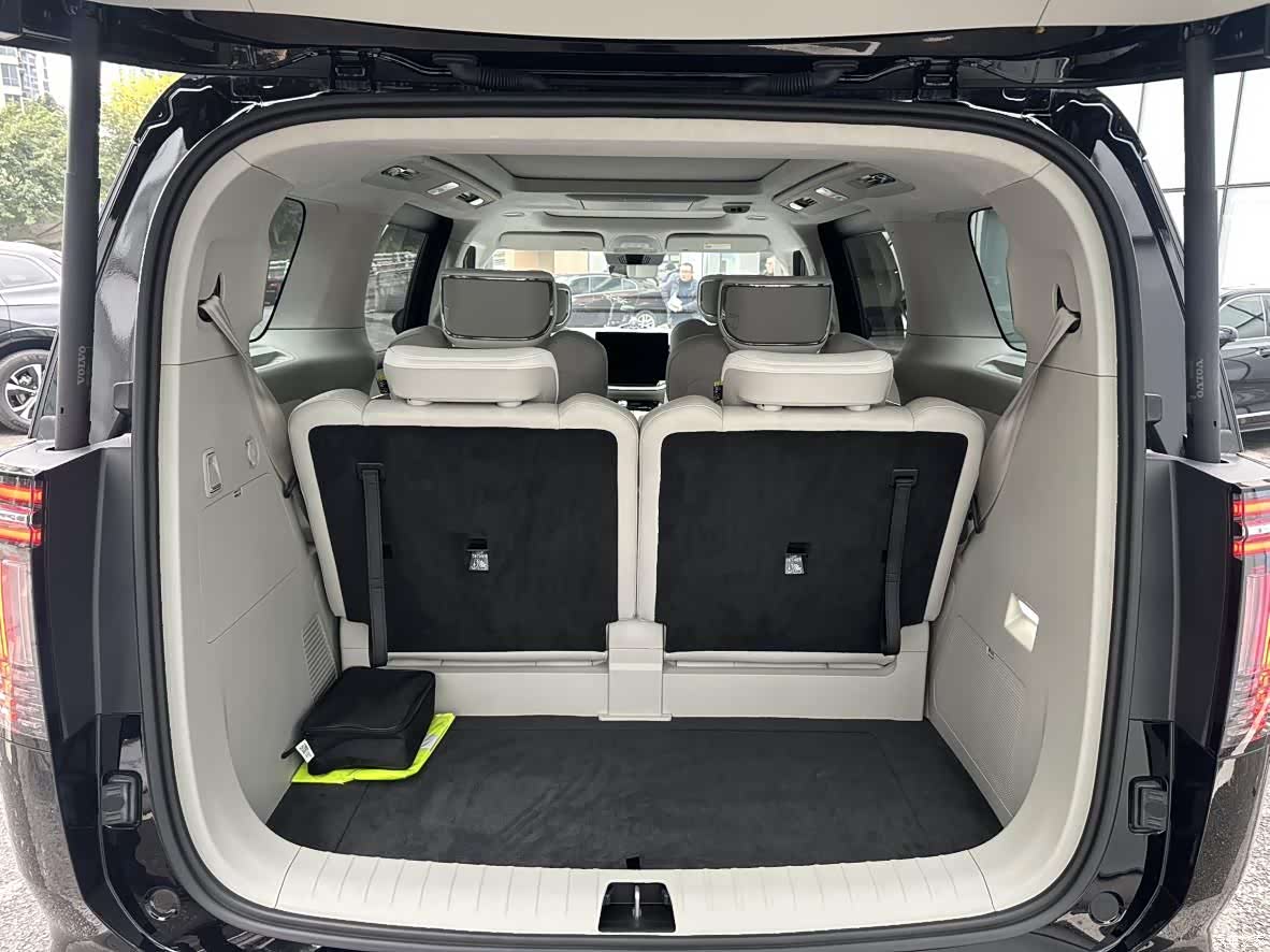 Volvo EM90, 2024 20