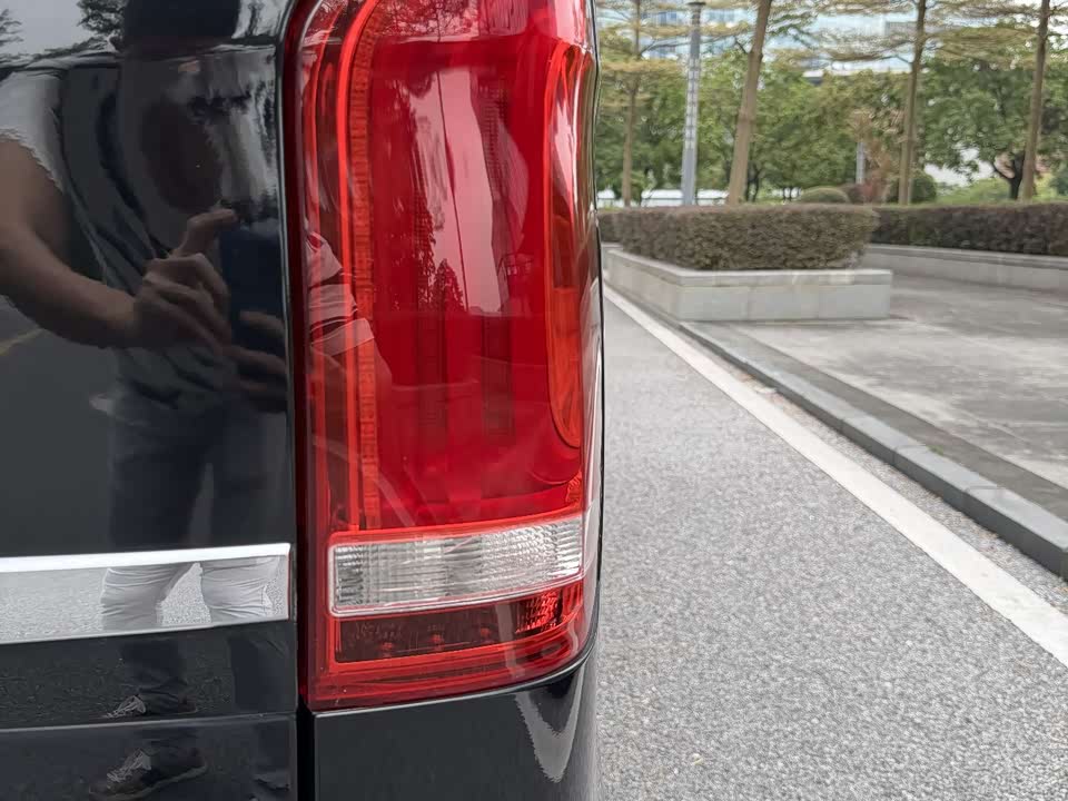 Mercedes-Benz V-class