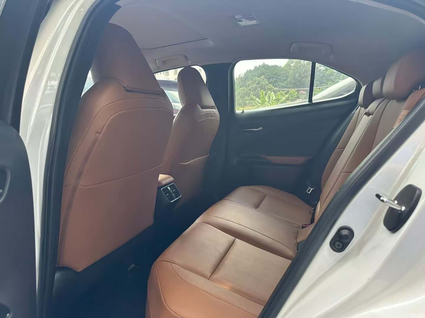 Lexus UX, 2021 все фото