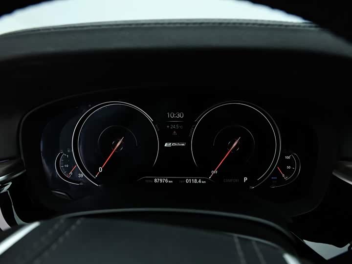 BMW 5 Series xin neng yuan 2018 530Le hao hua tao zhuang
