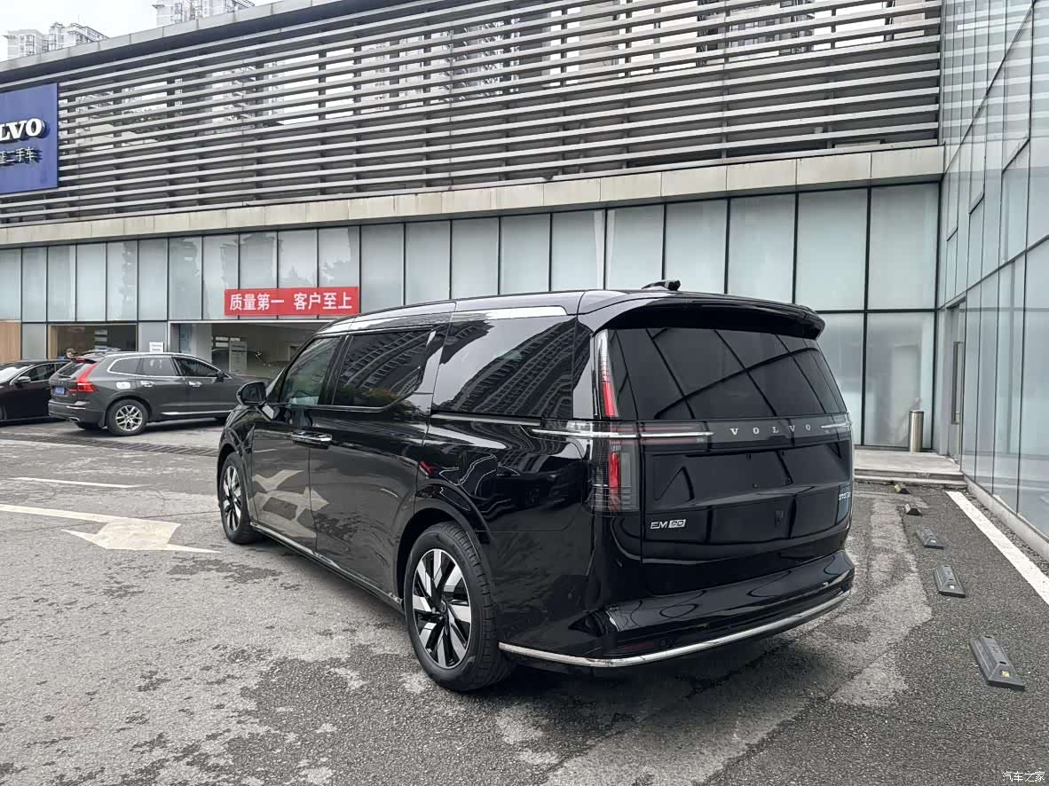 Volvo EM90, 2024 7