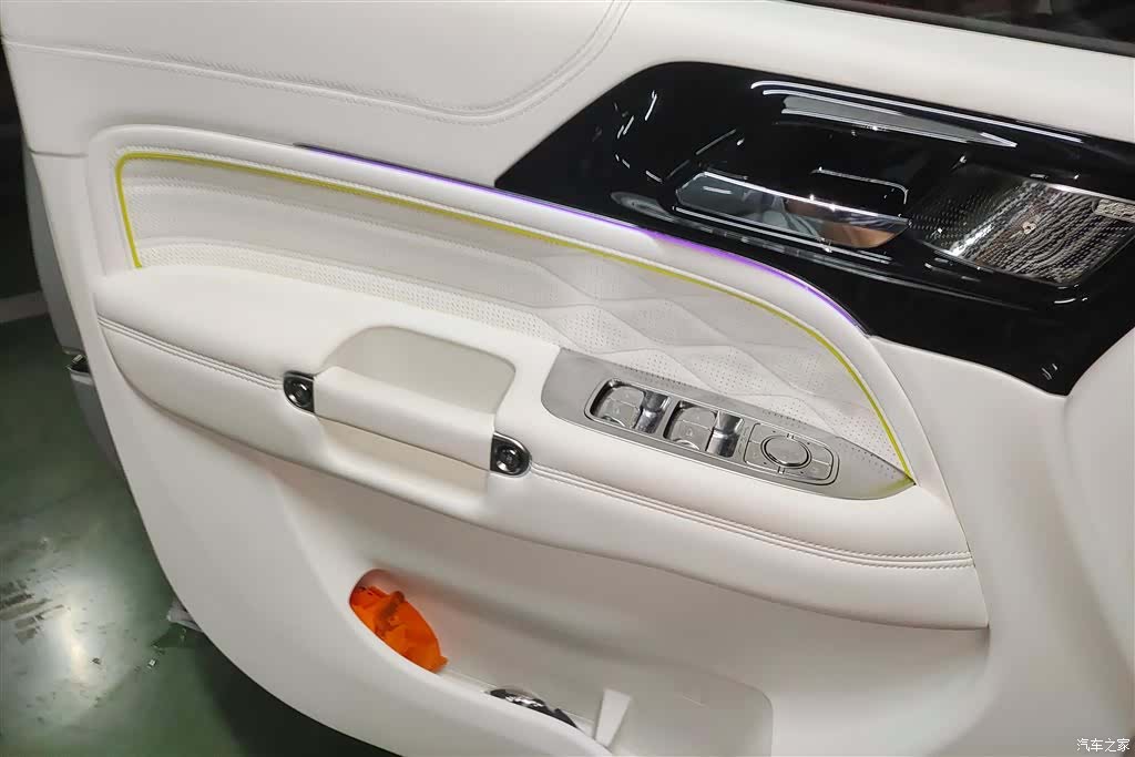 Tank 300, 2022 7