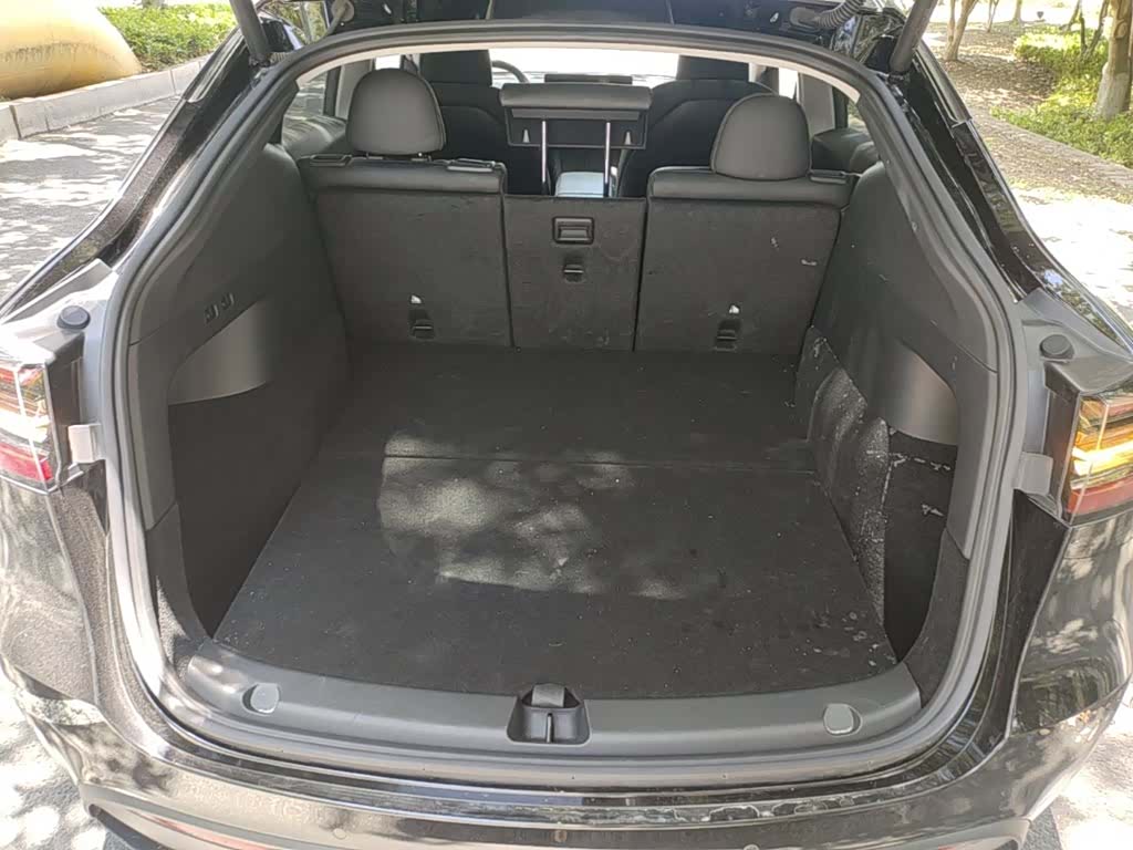 Tesla Model Y, 2022 19
