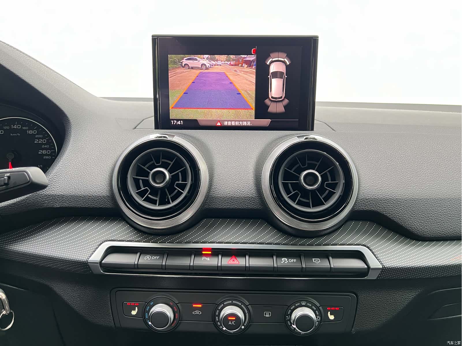 Audi Q2L, 2022 11
