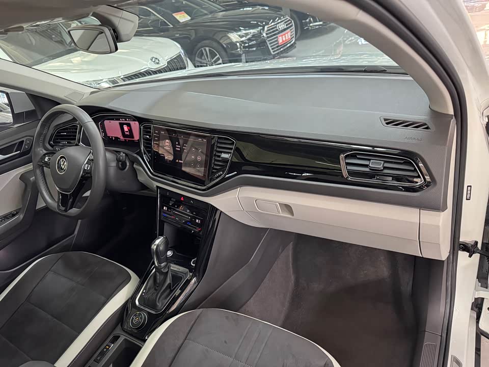 Volkswagen T-ROC exploring Songs