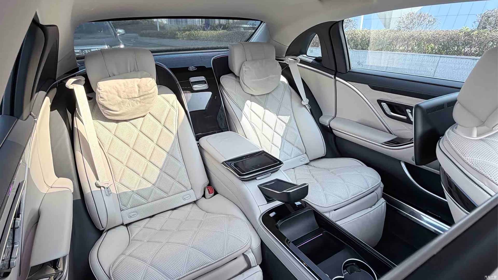 Maybach S-Class, 2023 12