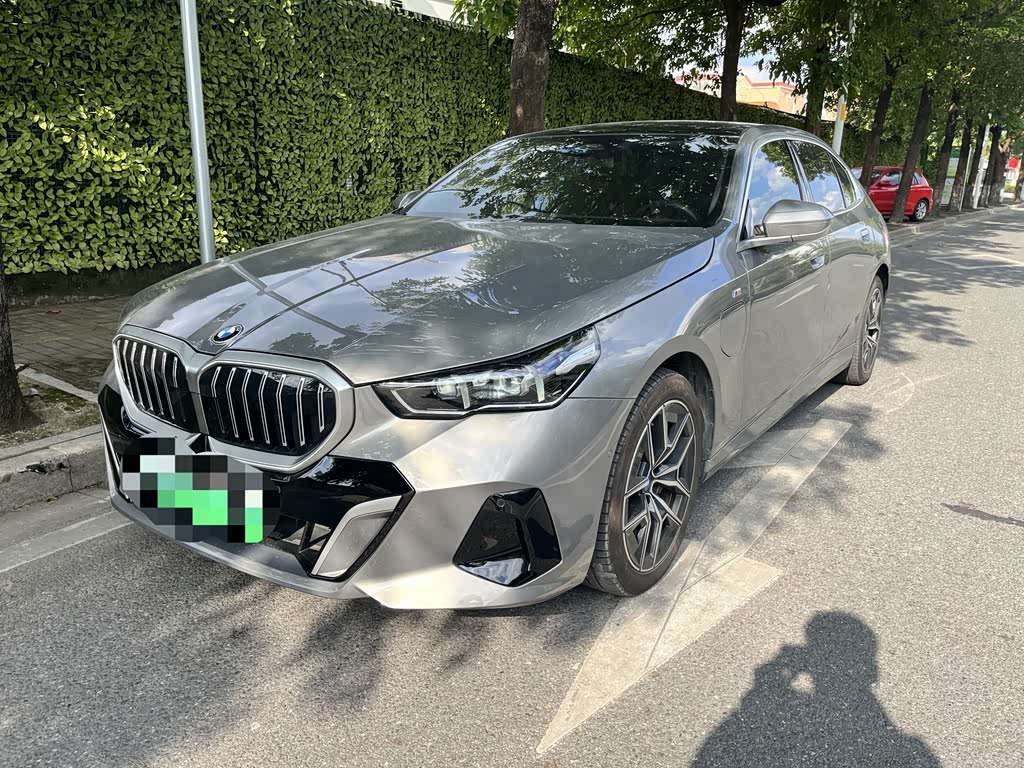 BMW i5
