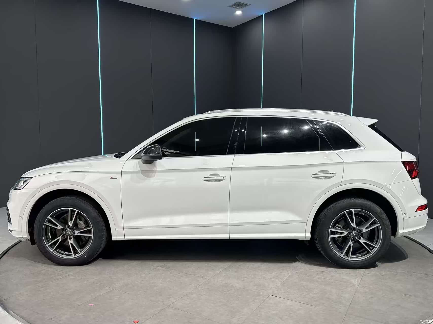 Audi Q5L, 2021 4