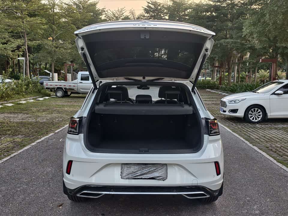 Volkswagen T-ROC exploring Songs