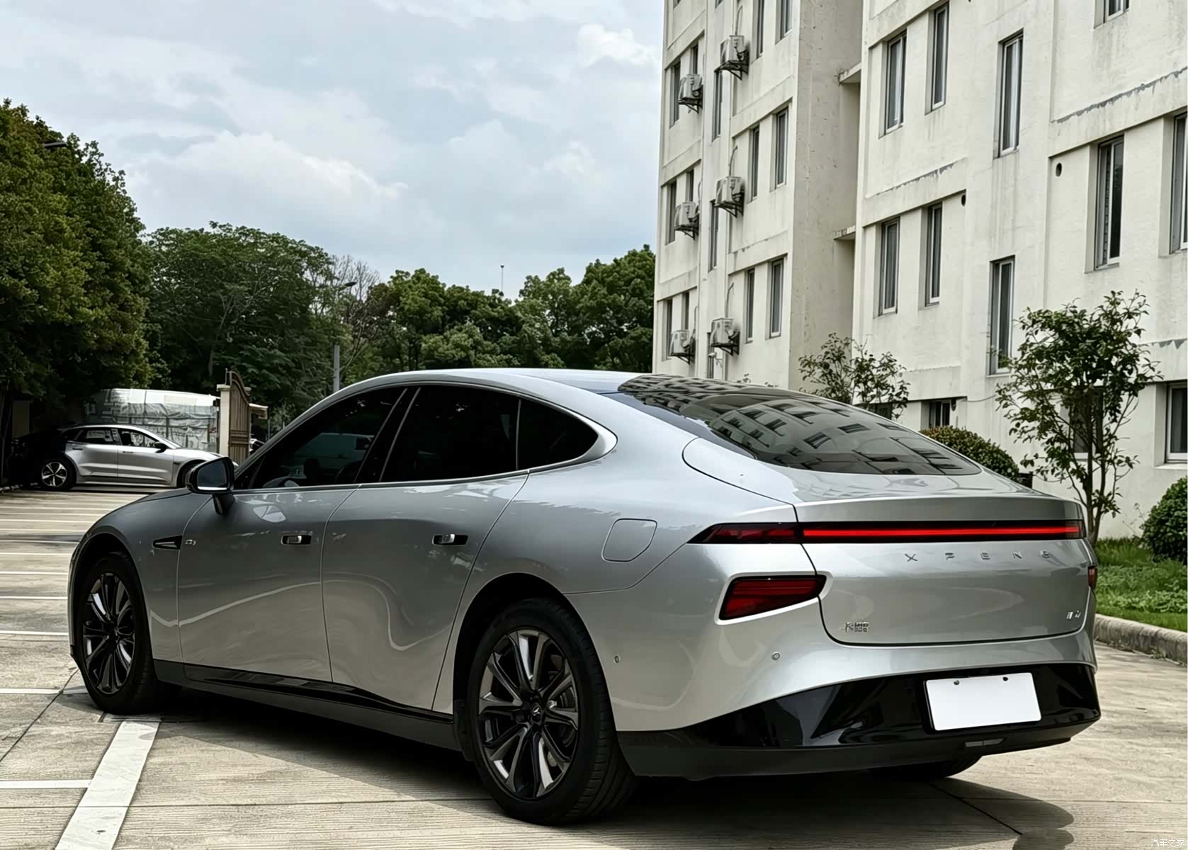 Xpeng P7, 2022 13