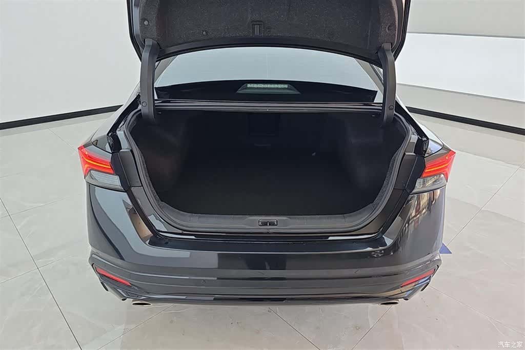 Nissan Teana, 2024 4