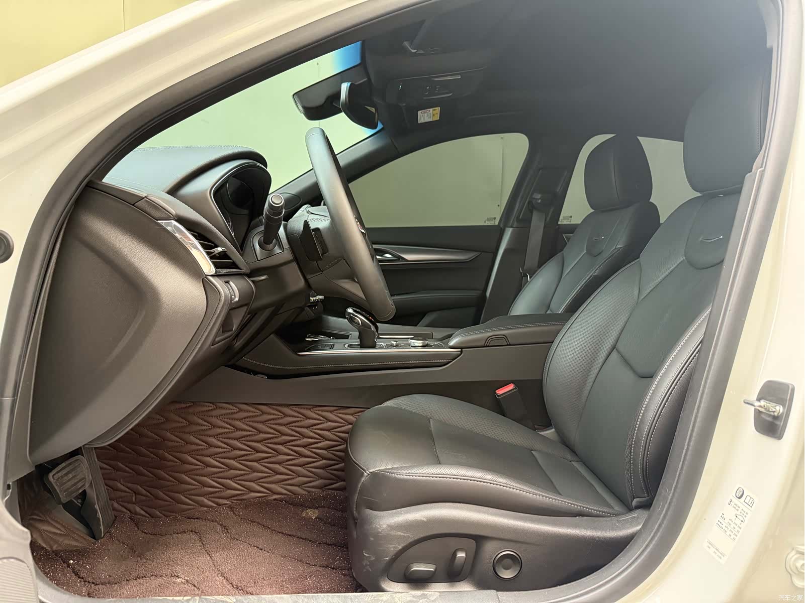 Cadillac CT5, 2022 все фото